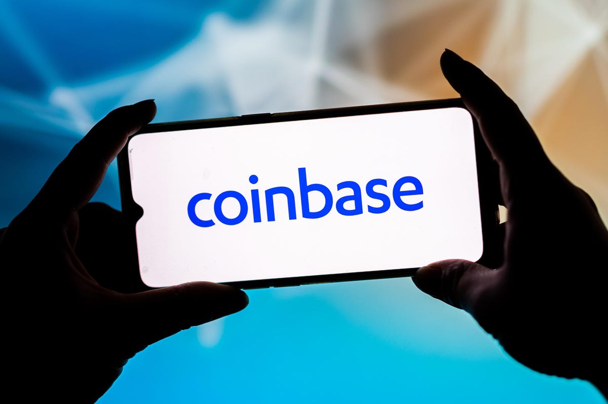 Proč akcie Coinbase (COIN) aktuálně klesly k minimům?