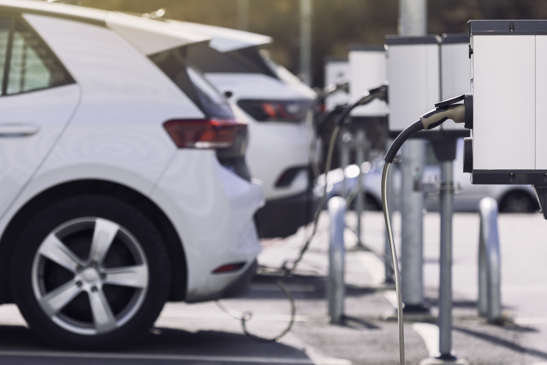 Analytici mají rádi akcie spojené s elektromobily – a jedné z nich dávají více než 100% nárůst