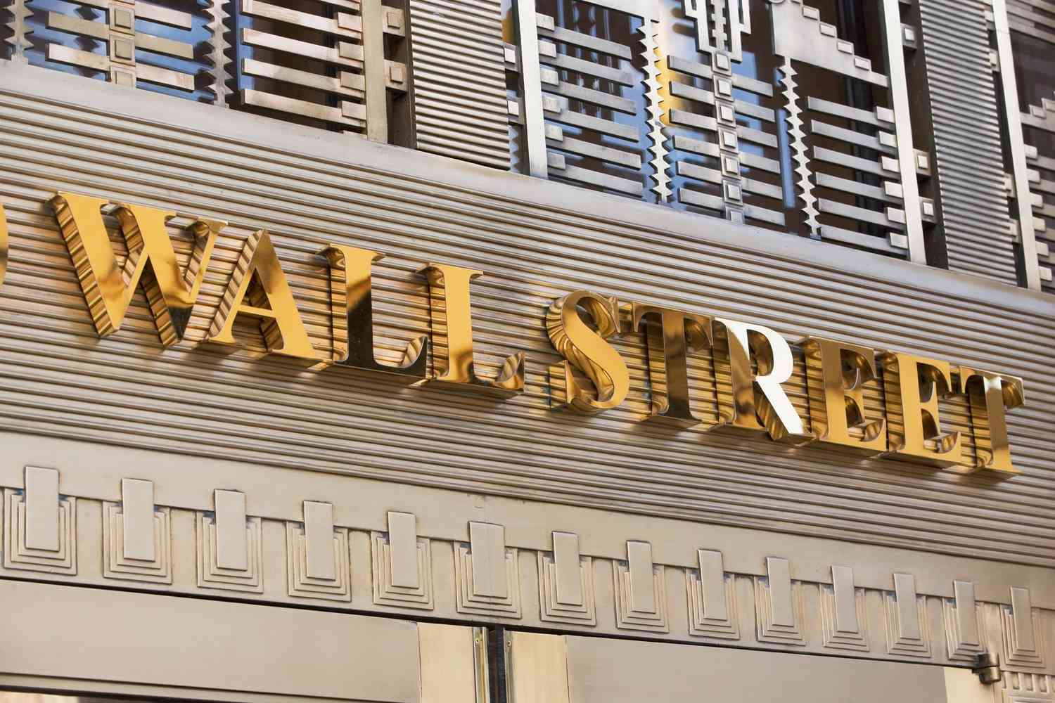 Wall Street je ještě více nakloněna akciím