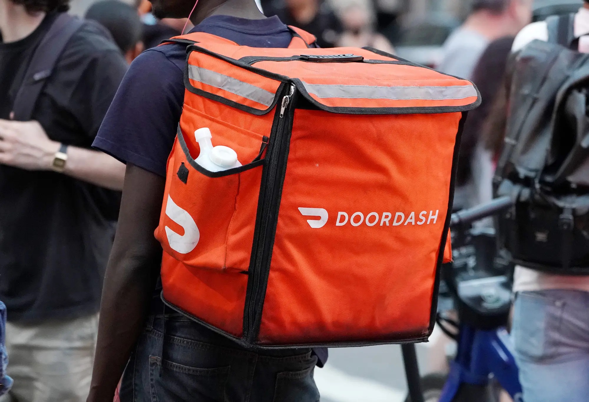 Analytici KeyBanc preferují DoorDash před společností Uber