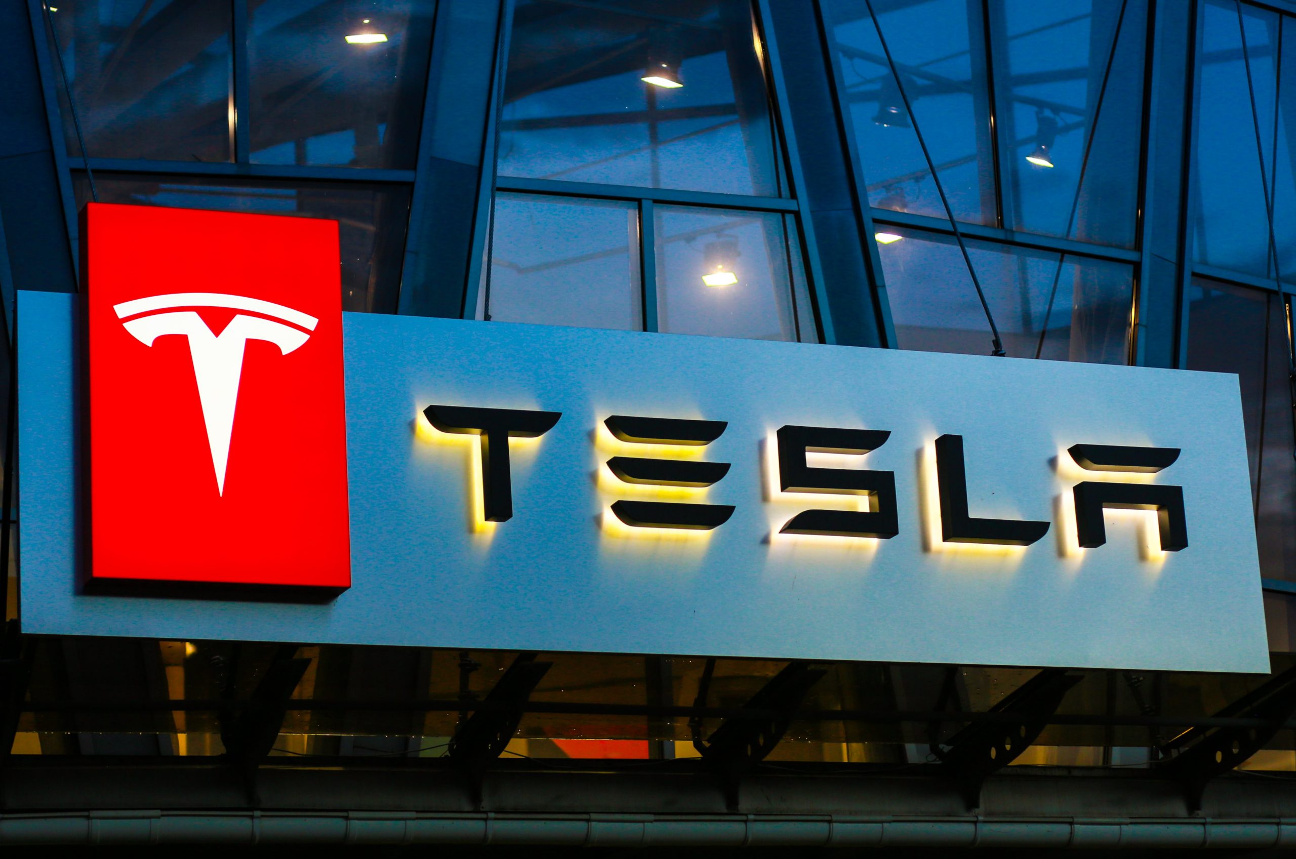 Společnost Tesla v úterý oznámí výsledky za druhé čtvrtletí 