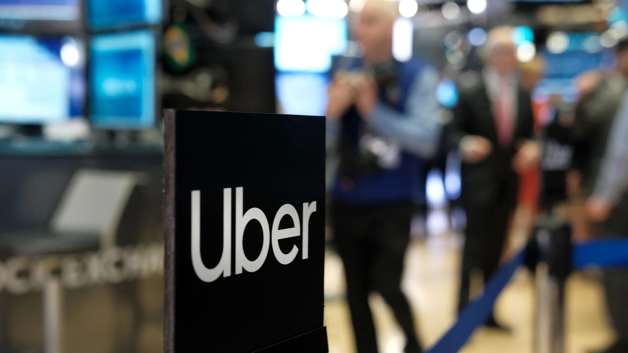 Investiční pohled na společnost Uber Technologies. Co způsobuje pokles akcií