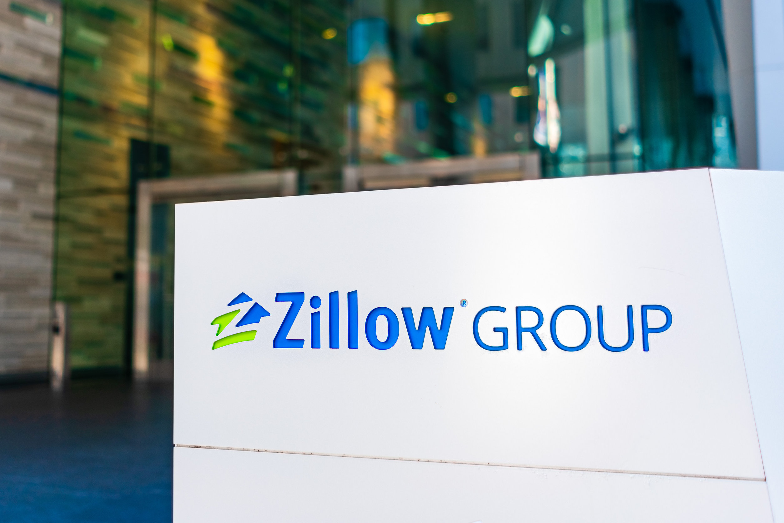 Investiční banky zvyšují hodnocení Zillow Group a Oracle Corporation