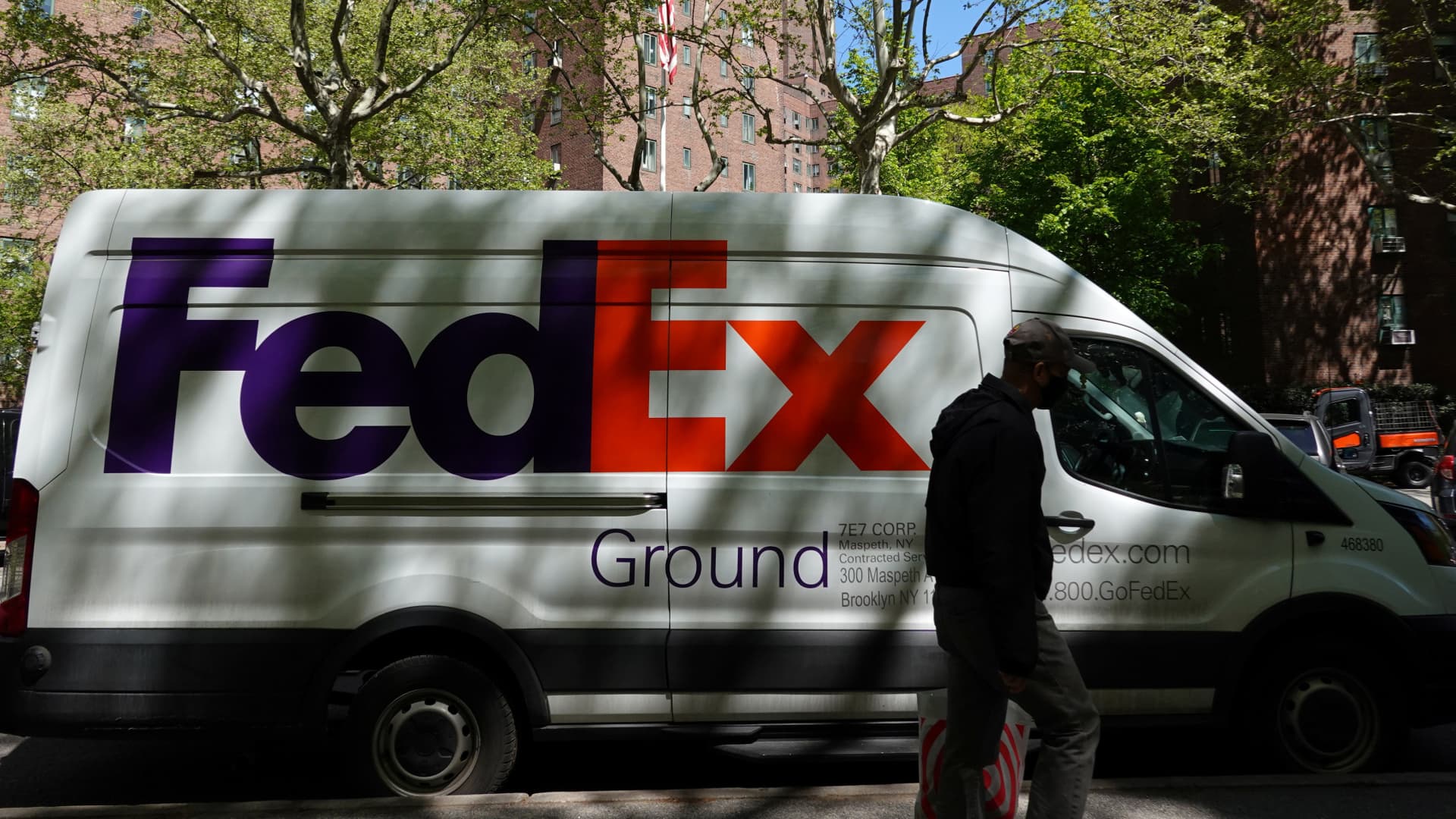 Zisk společnosti FedEx byl příjemným překvapením. Akcie rostou