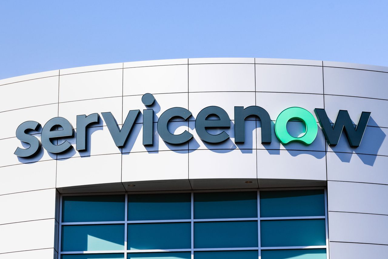 ServiceNow předpovídá mírně pomalejší růst po nárůstu příjmů ve 4. čtvrtletí o 21 %