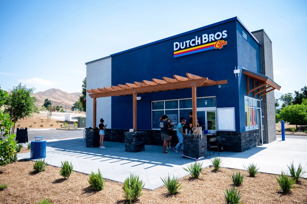 Společnost Dutch Bros klesla o téměř 40 % oproti svému maximu. Je čas na nákup?