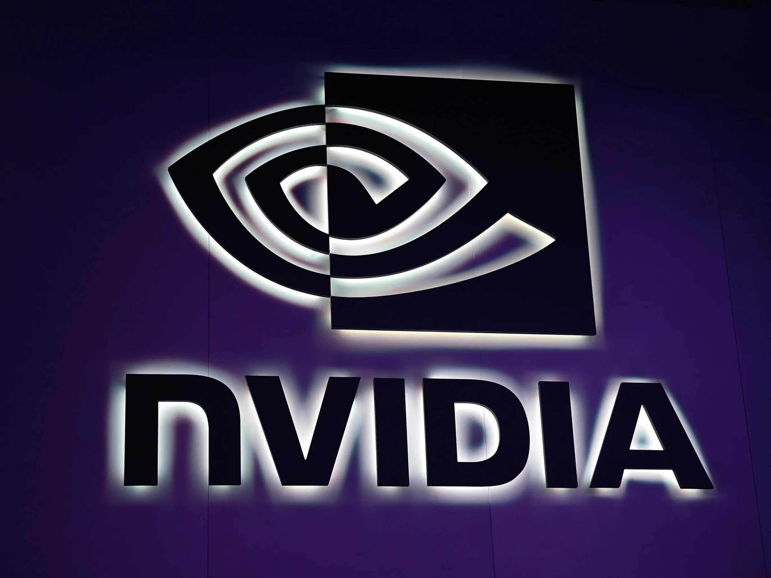 Akcie NVidia stoupají v důsledku Trumpových voleb a očekávané zprávy o zisku