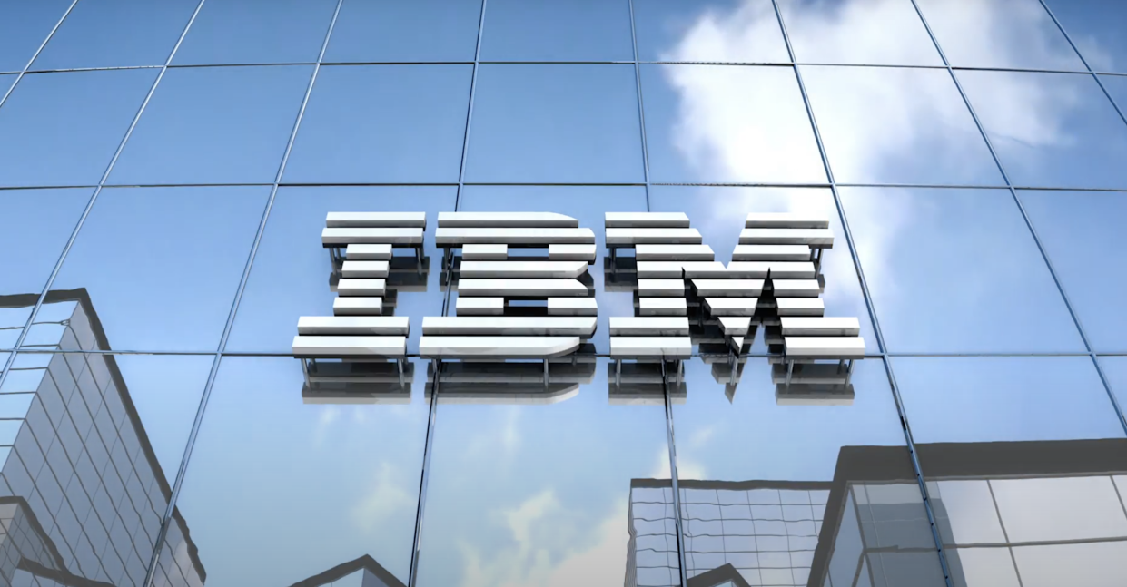 Kdybyste v roce 2013 investovali 10 000 dolarů do IBM, kolik byste dnes měli?