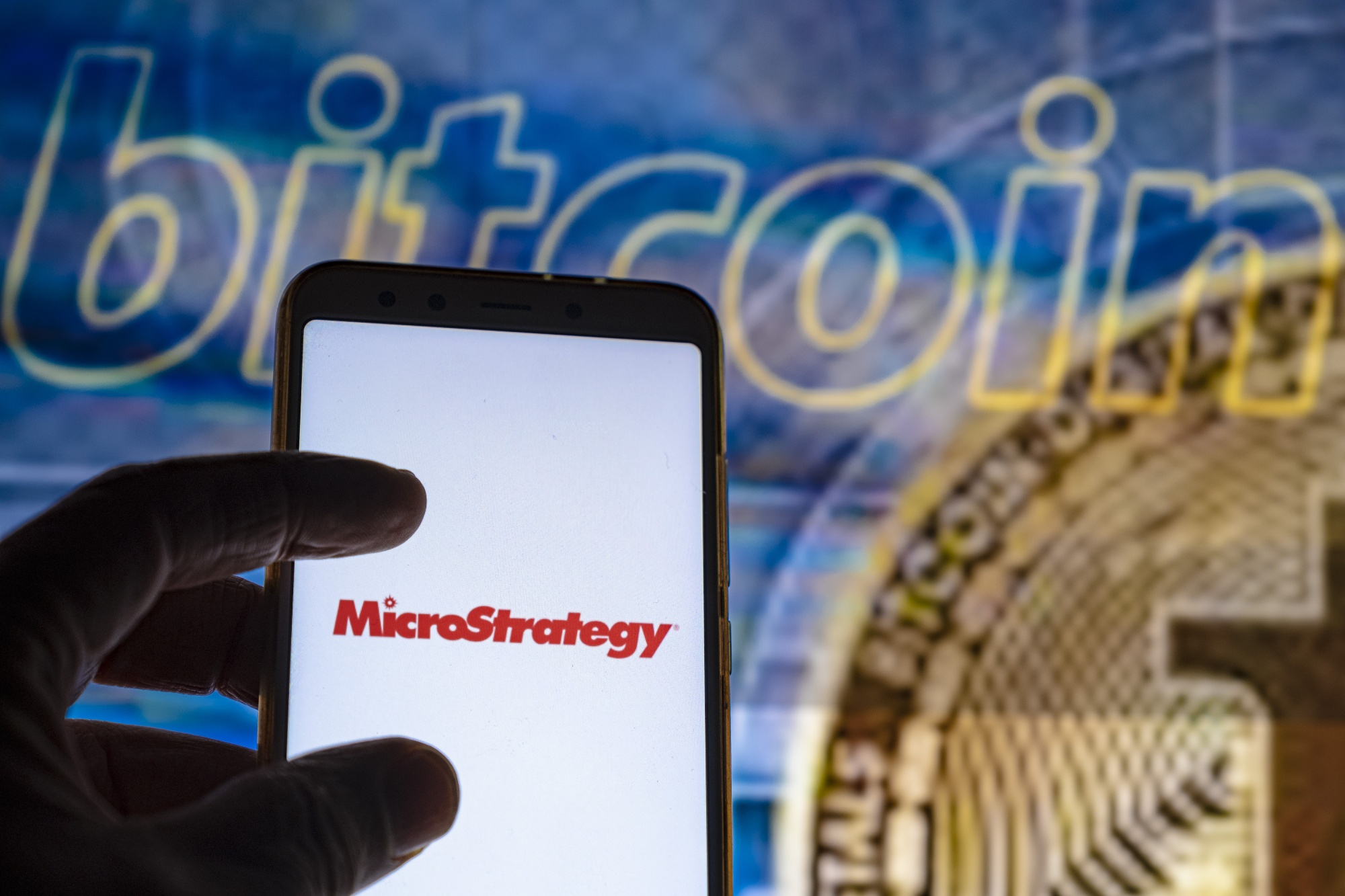 MicroStrategy obnovuje nákupy bitcoinů, ale ceny stále klesají