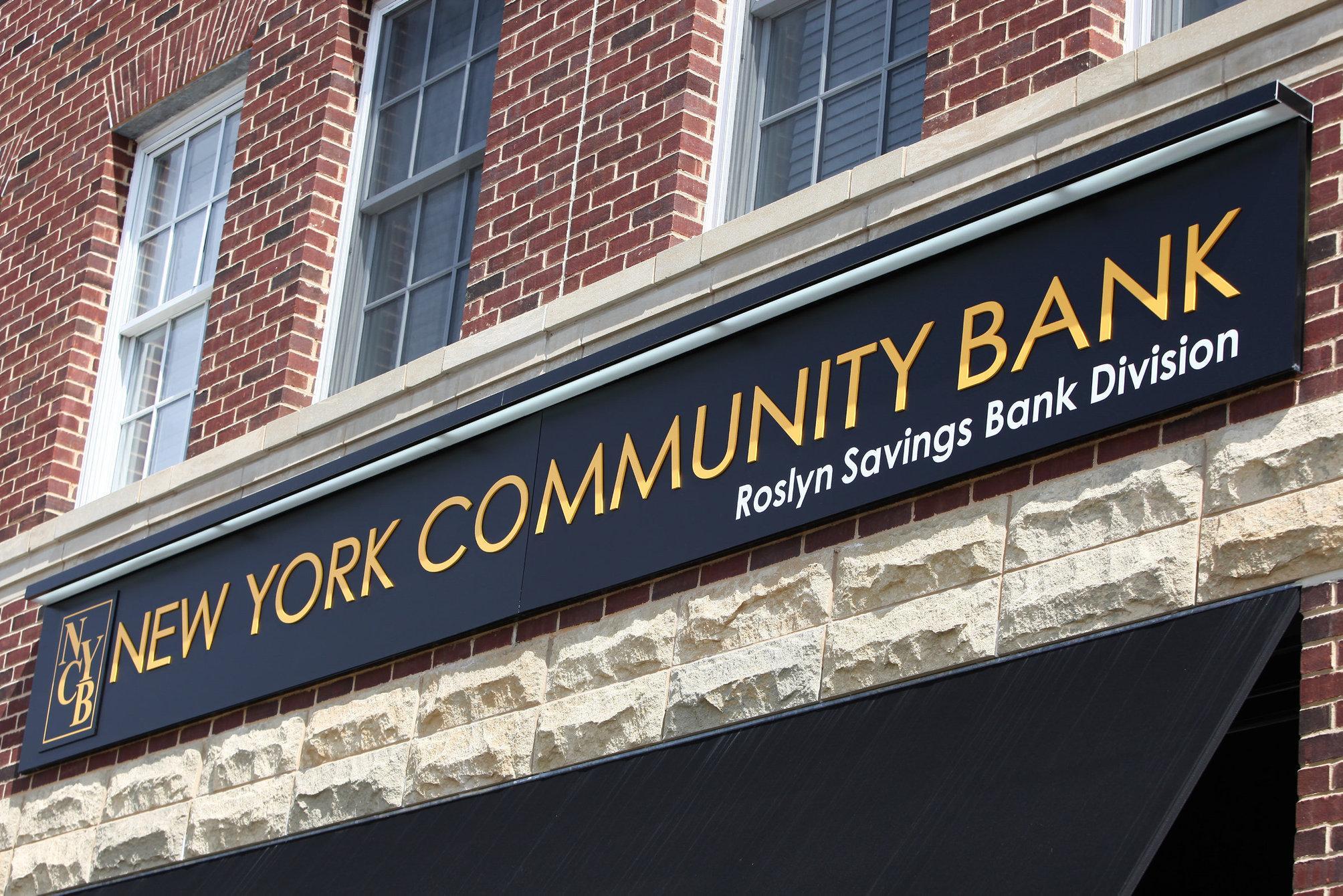 New York Community Bancorp Inc. snižuje dividendu a vykazuje překvapivou ztrátu za 4. čtvrtletí