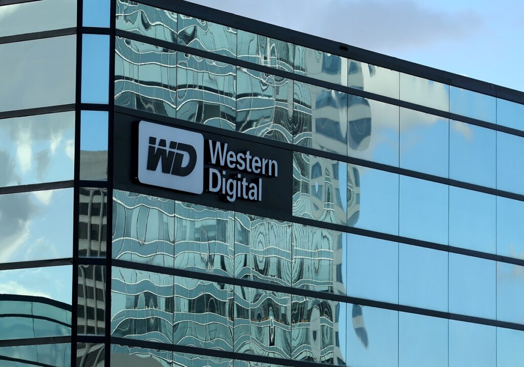 Akcie společnosti Western Digital Corporation (WDC) zaznamenaly vzestup poté, co analytici zvýšili jejich hodnotu, a díky očekáváním týkajícím se perspektivního vývoje společnosti.