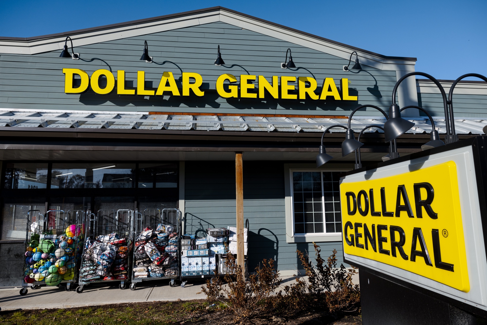 Akcie Dollar General po zvýšení zisku a překvapivém růstu tržeb ve stejných prodejnách rostou