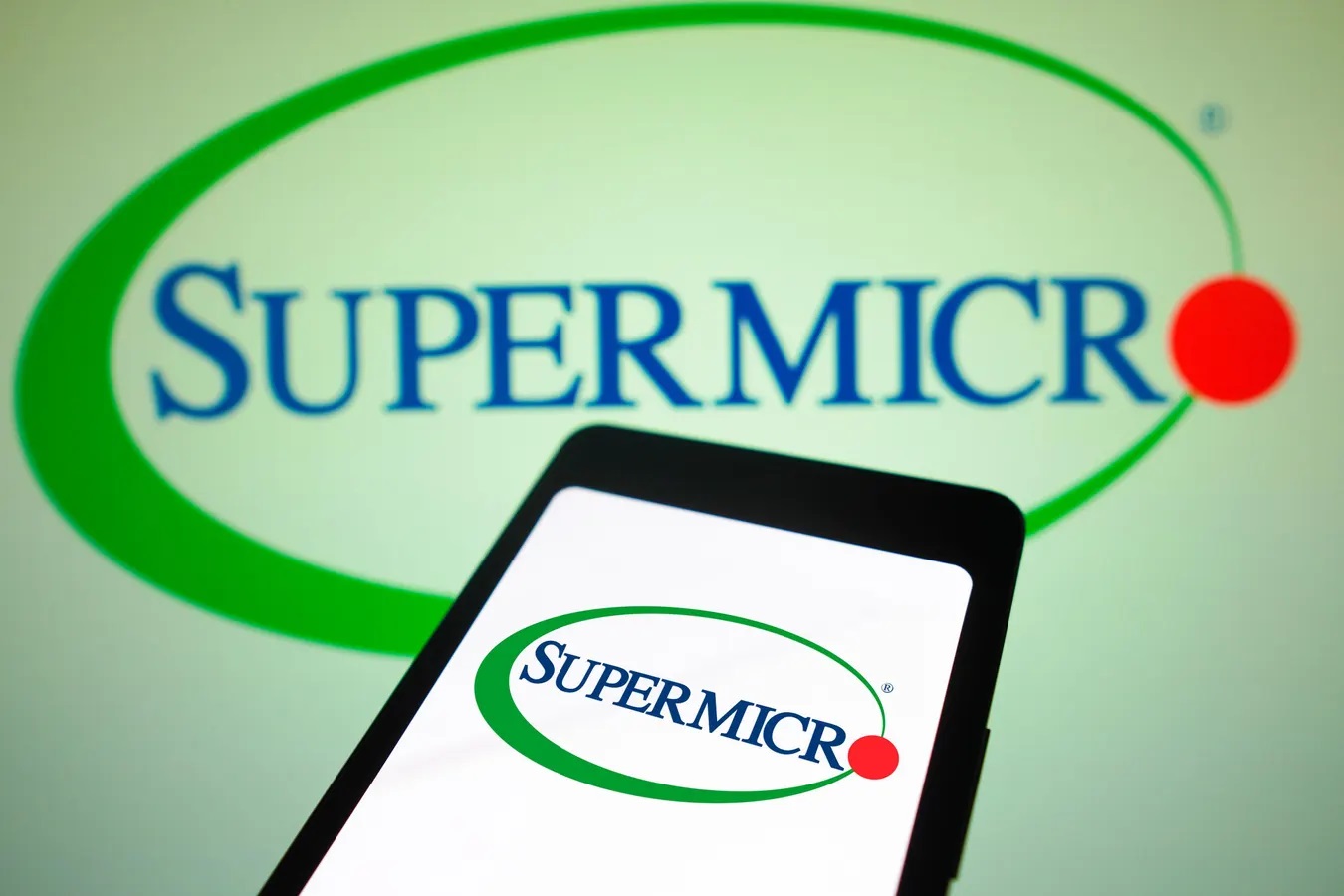 Akcie Super Micro Computer stoupají, růst překonává očekávání trhu