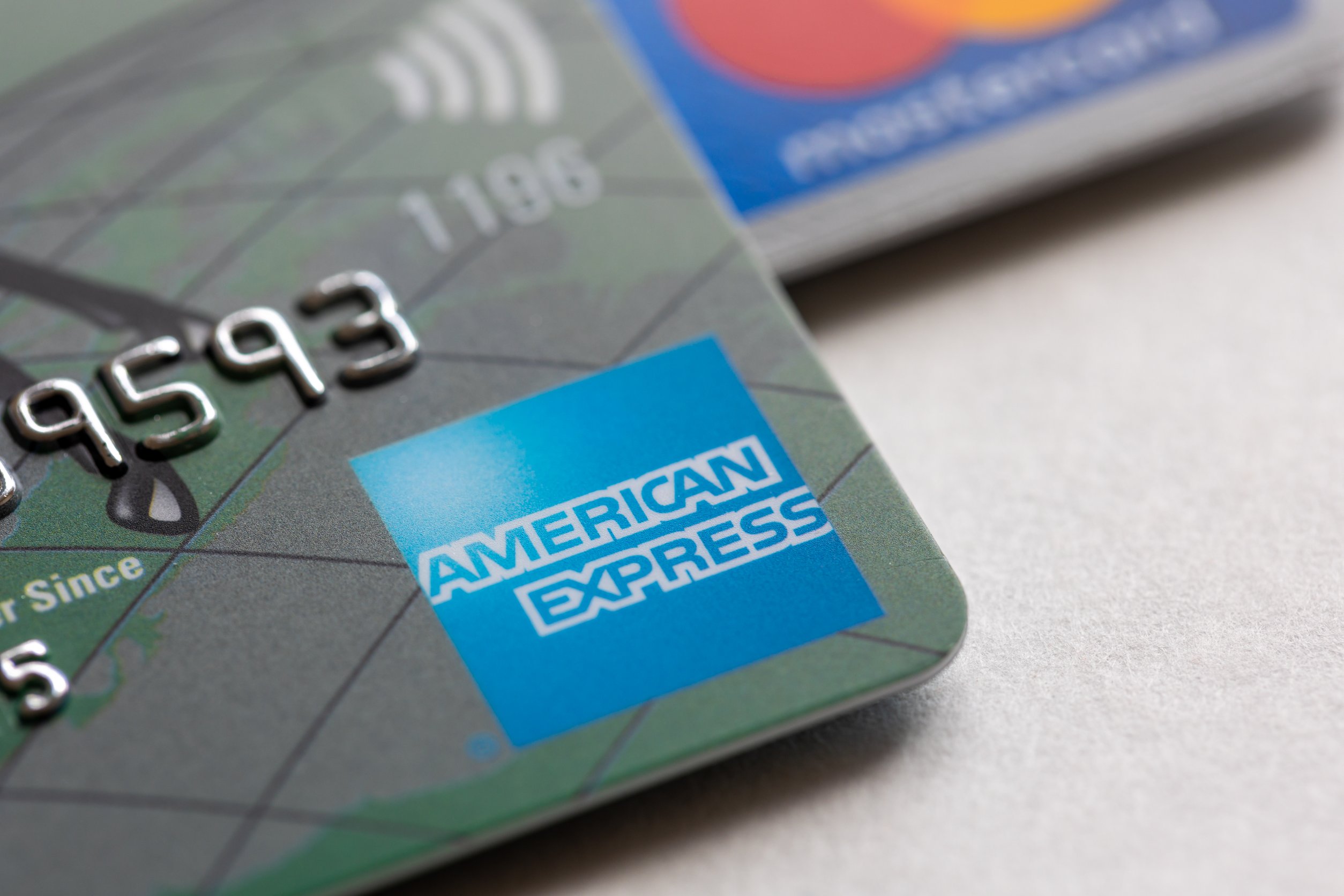 Společnost American Express Co. zaznamenala 7% nárůst výdajů na karty a její zisk překonal odhady