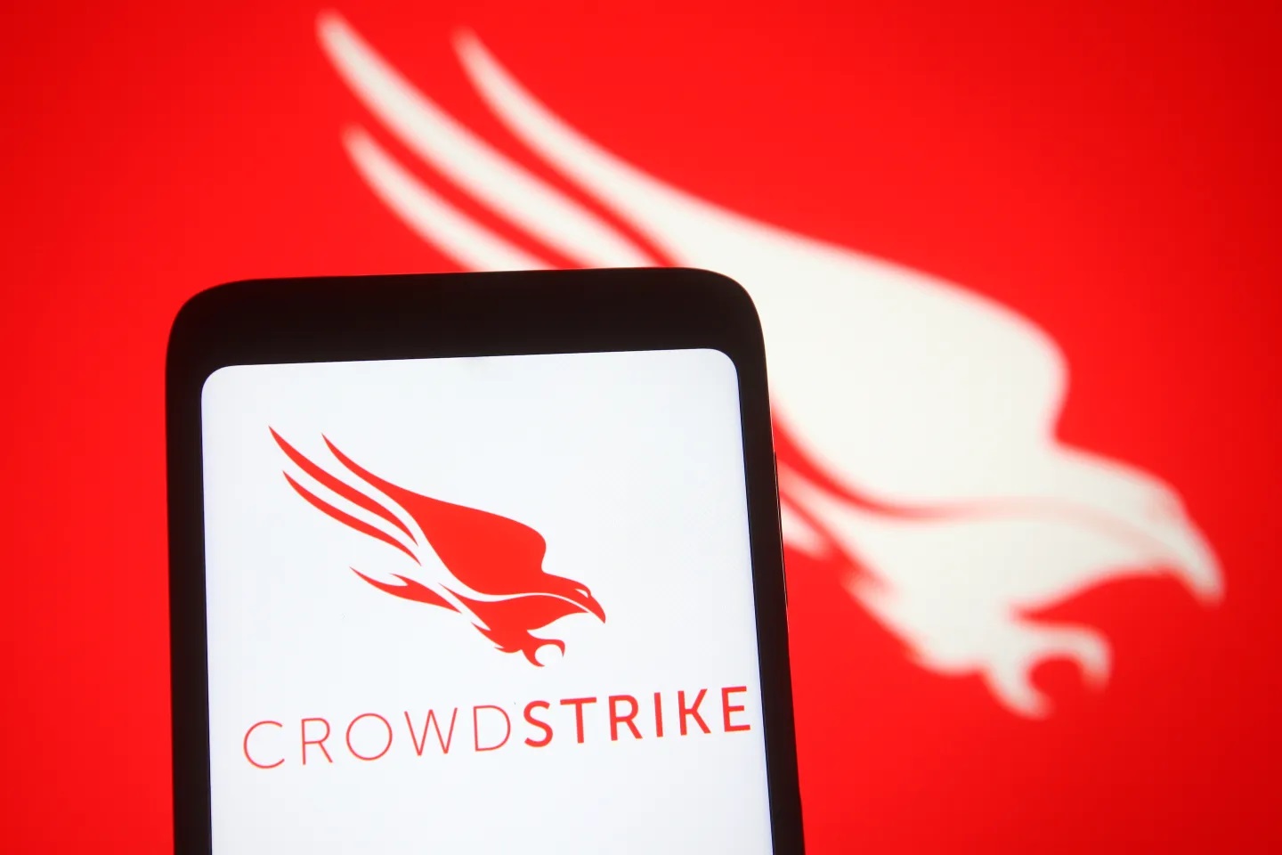 Akcie společnosti CrowdStrike opět klesají