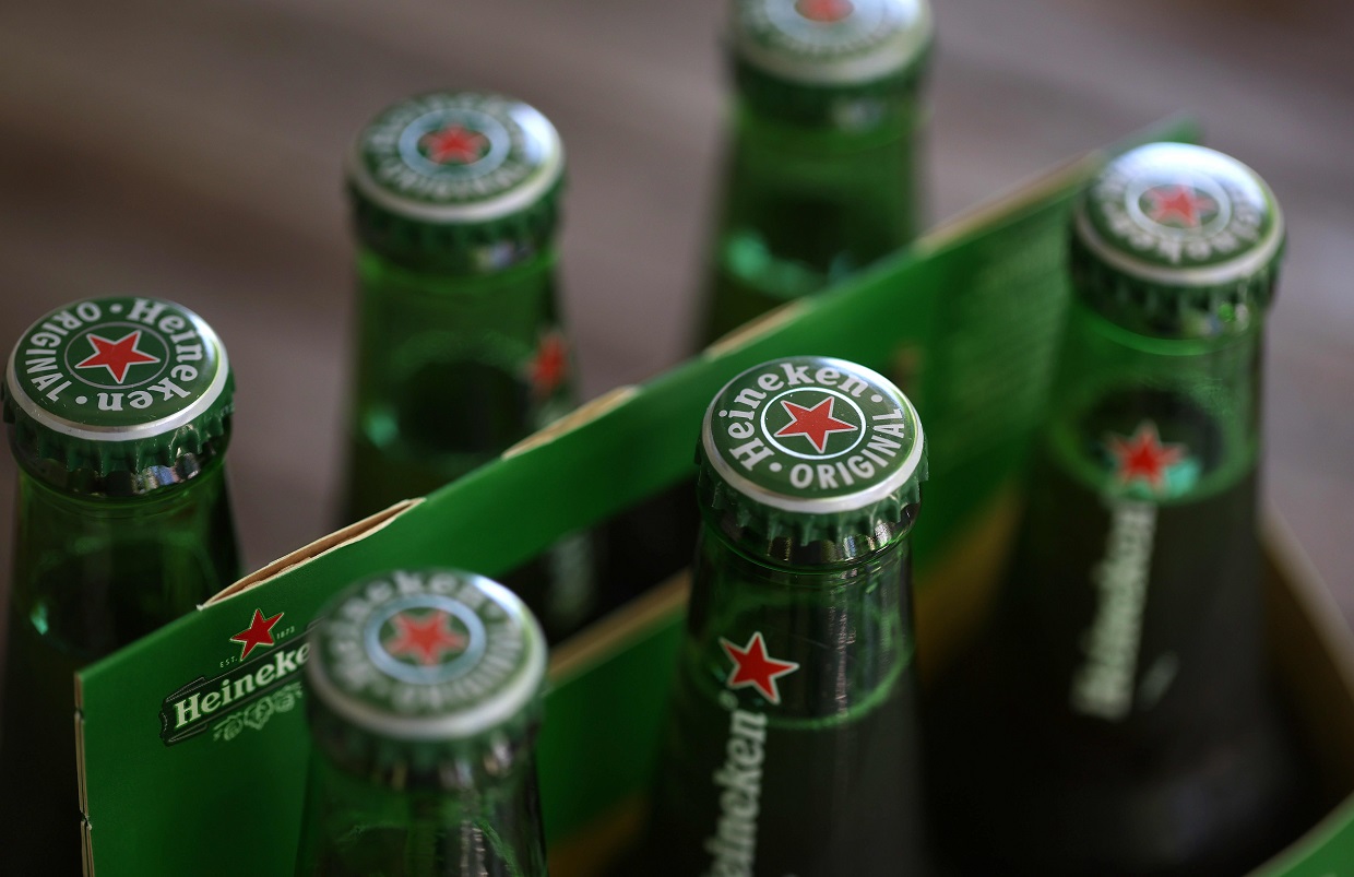 Akcie Heinekenu klesají po slabším než očekávaném růstu zisku