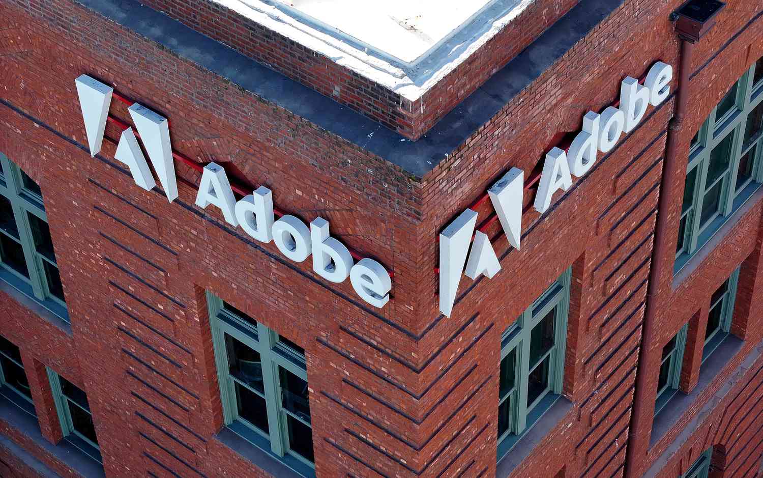 Akcie společnosti Adobe klesají o 9 % v souvislosti s nižší než očekávanou prognózou na 4. čtvrtletí