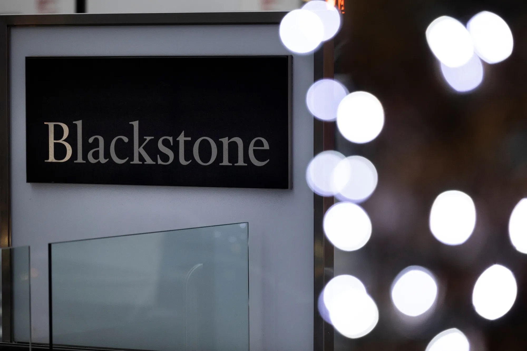 Společnost Blackstone oznámila zvýšení zisku za třetí čtvrtletí