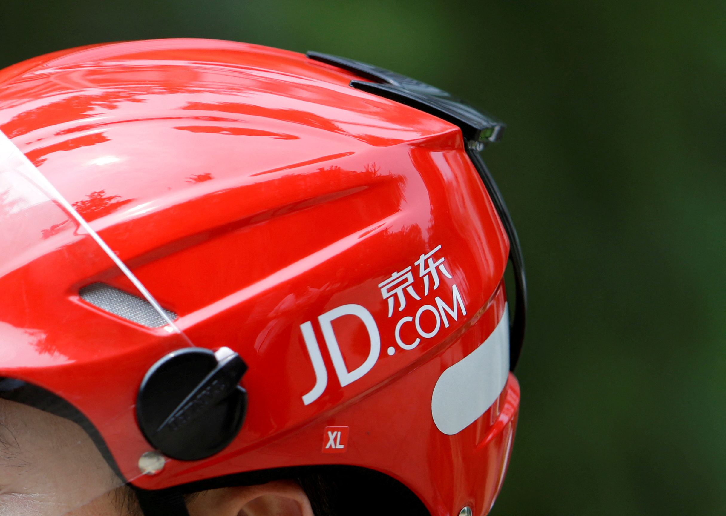 JD.com překonává zisk poté, co se Čína snaží nastartovat ekonomiku. Akcie klesají