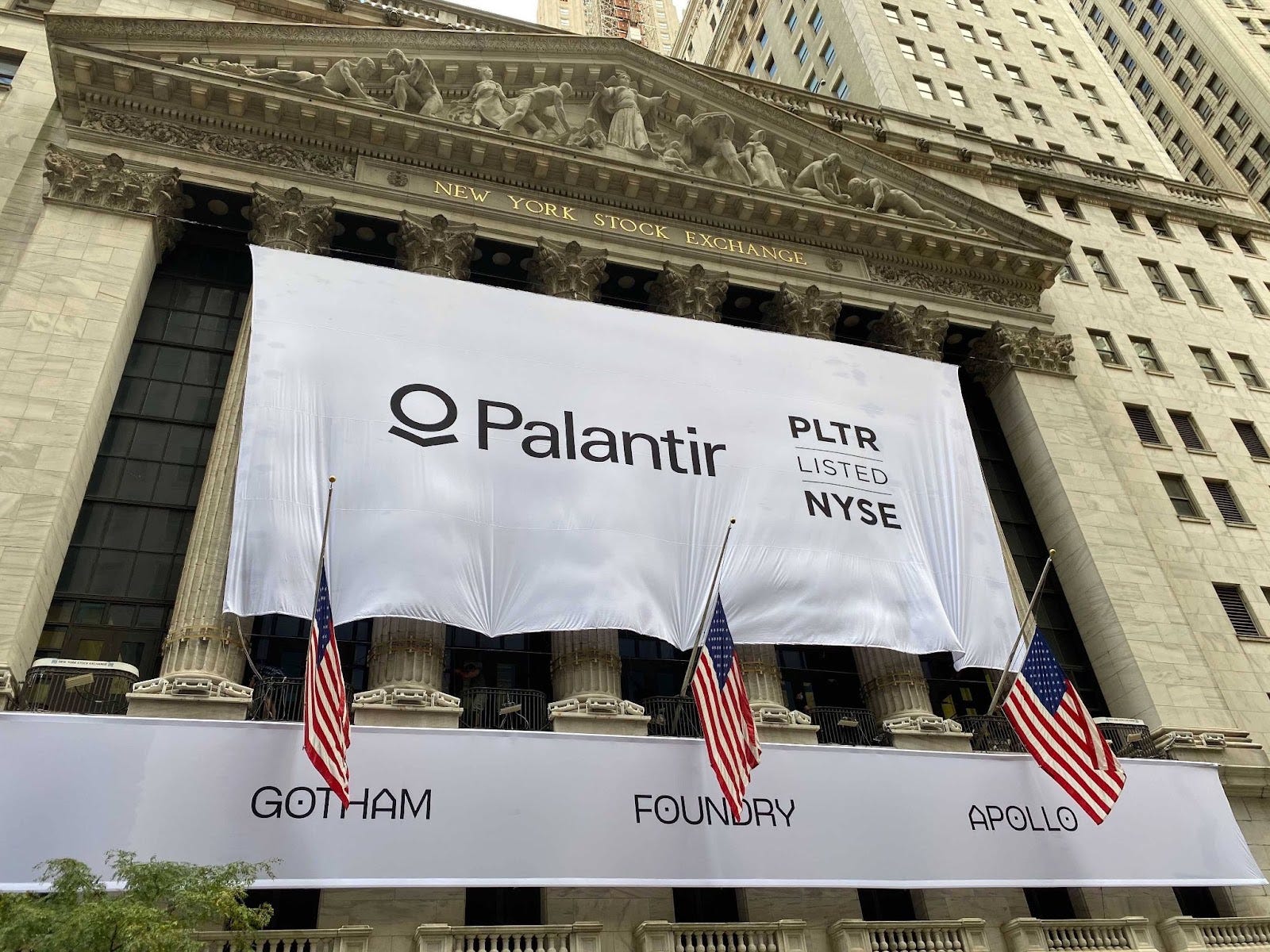 Palantir míří do Nasdaq 100: je teď správný čas na nákup akcií?