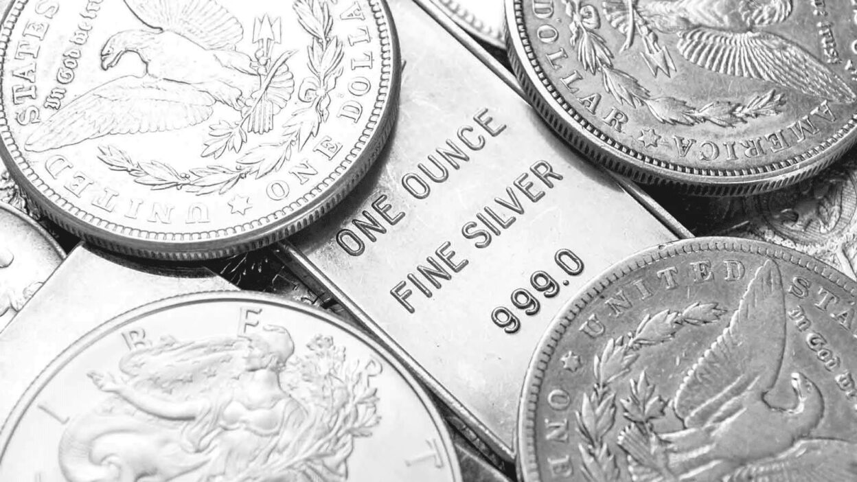 Stříbro po pozastavení amerických cel kleslo, ale za týden zaznamenalo výrazný nárůst