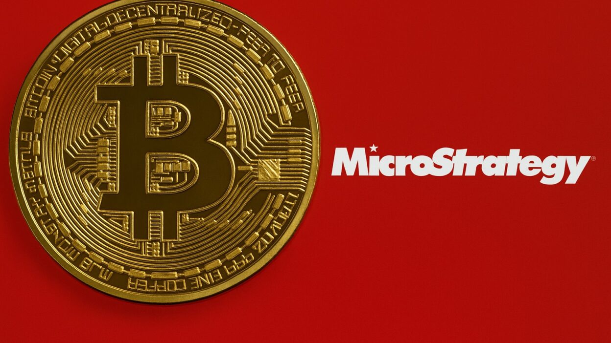Bitcoin proniká do portfolií investorů skrytými cestami skrze akcie MicroStrategy