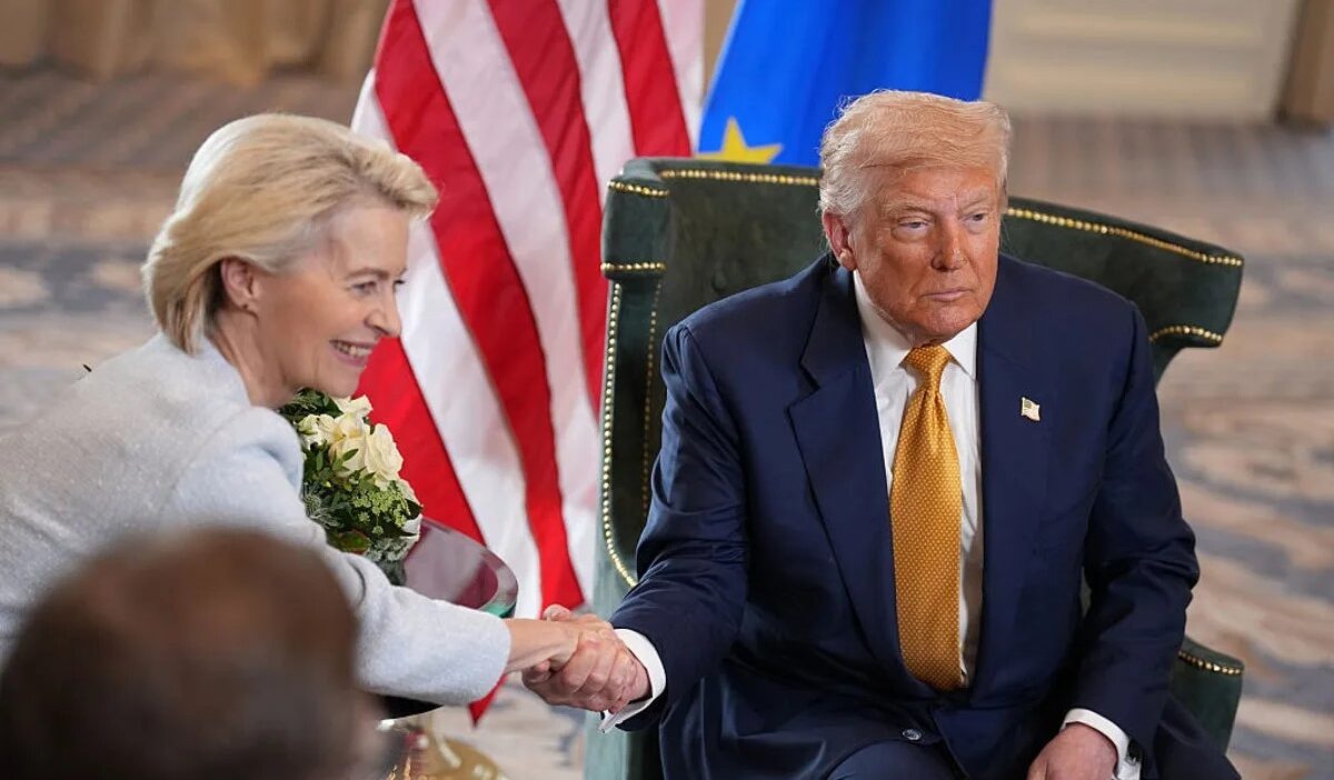 Trump a von der Leyenová oznamují přelomovou obchodní dohodu s 15% cly mezi USA a EU